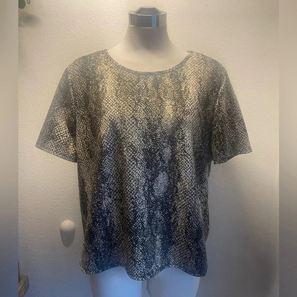Snakeskin print blouse size xl cropped tee, biker boho western strechy flowy